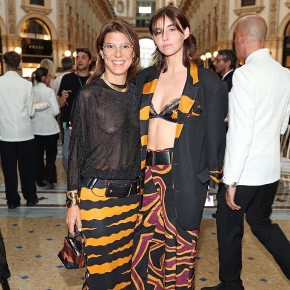 L’outfit sexy di Maria Vittoria di Savoia alla Fashion Week di Milano