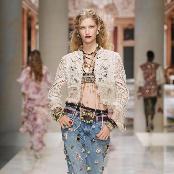 Dolce&amp;Gabbana aprono l’armadio di famiglia per far sognare la GenZ