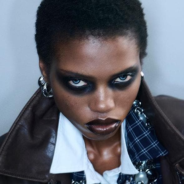 La Milano Fashion Week consacra il ritorno degli smokey eyes