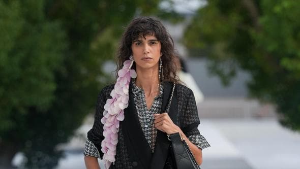 Gonne in fiore e chiffon, alle Tuileries si respira la nuova leggerezza di Dior
