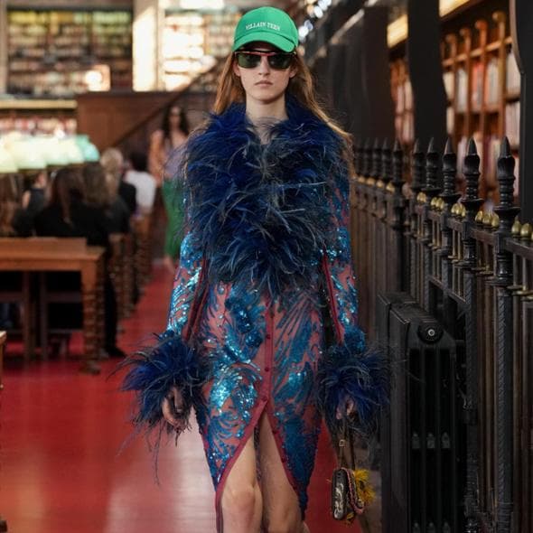 Valentino rilegge il glamour. Miu Miu gioca con lo sport. Le fiabe quotidiane di Celine