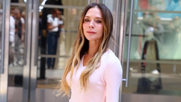 Victoria Beckham: “Il rossetto rosso è per farsi notare e infondere sicurezza”