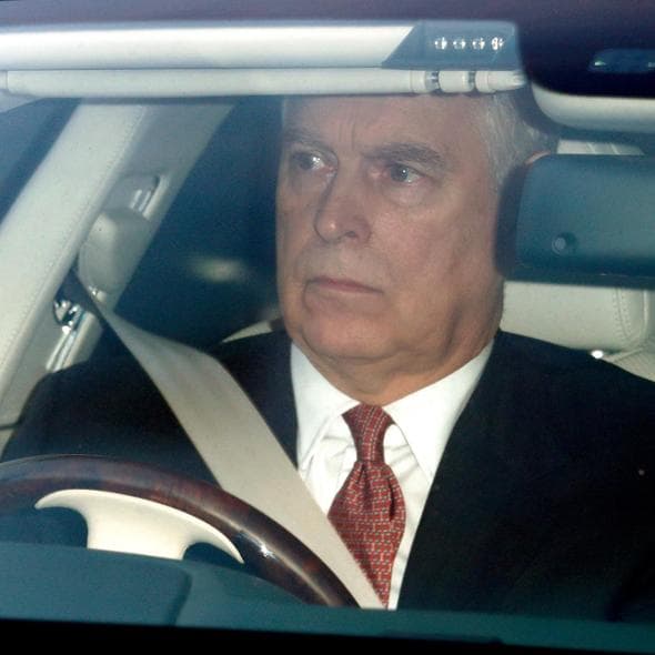 La Bentley dell’ex principe Andrea spunta in vendita in un concessionario d’auto usate