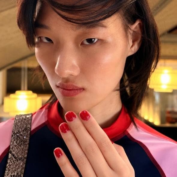 La manicure “sbavata” è la tendenza unghie del momento