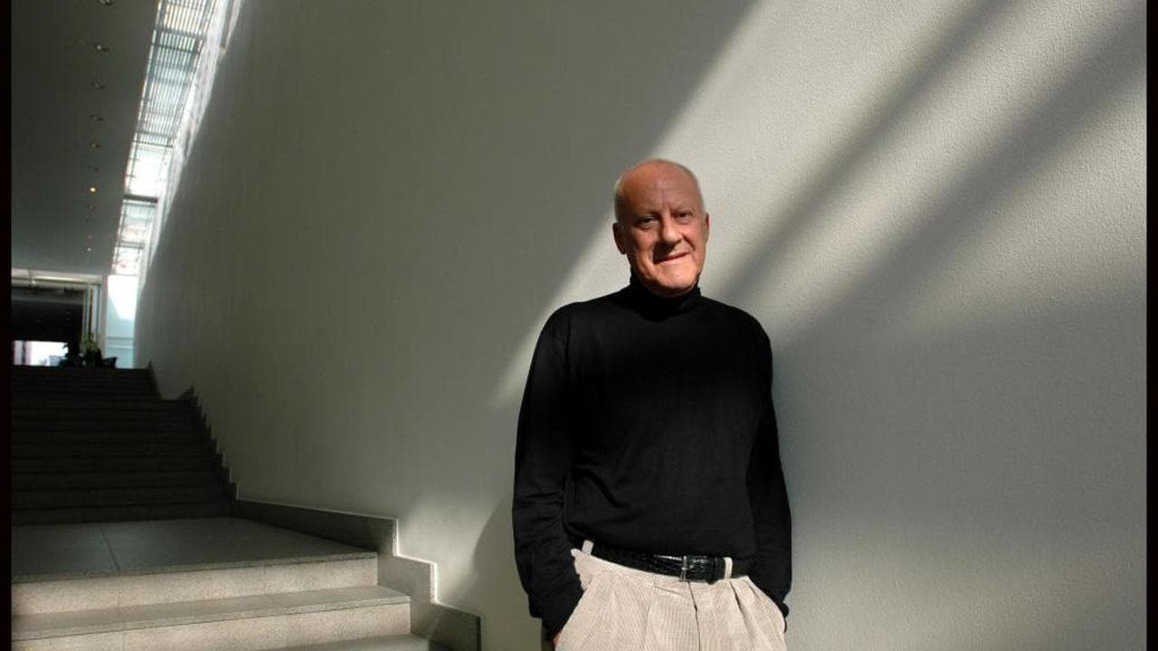 Norman Foster na sede da Foster + Partners em Battersea, Londres