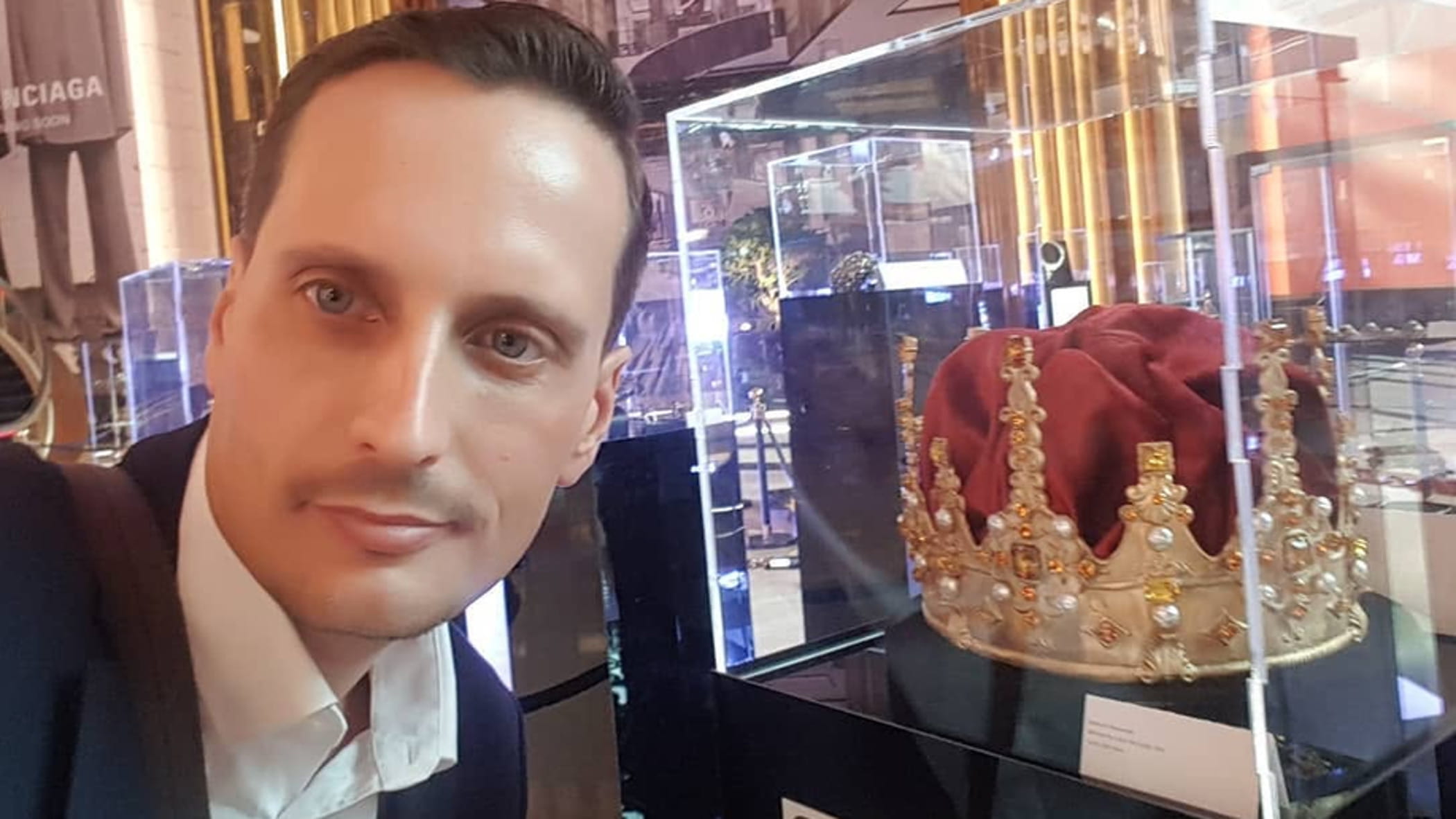 the italian craftsman behind hollywood8217s bling i make pieces for lady gaga and angelina jolie but it8217s all costume jewelry da Europe.repubblica.it the italian craftsman behind hollywood8217s bling i make pieces for lady gaga and angelina jolie but it8217s all costume jewelry