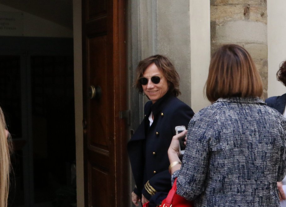 Firenze, Gianna Nannini in visita agli Uffizi con la figlia Penelope ...