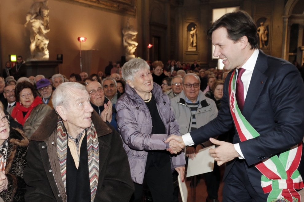 Firenze 1195 Coppie Festeggiano Le Nozze D Oro A Palazzo Vecchio La Repubblica