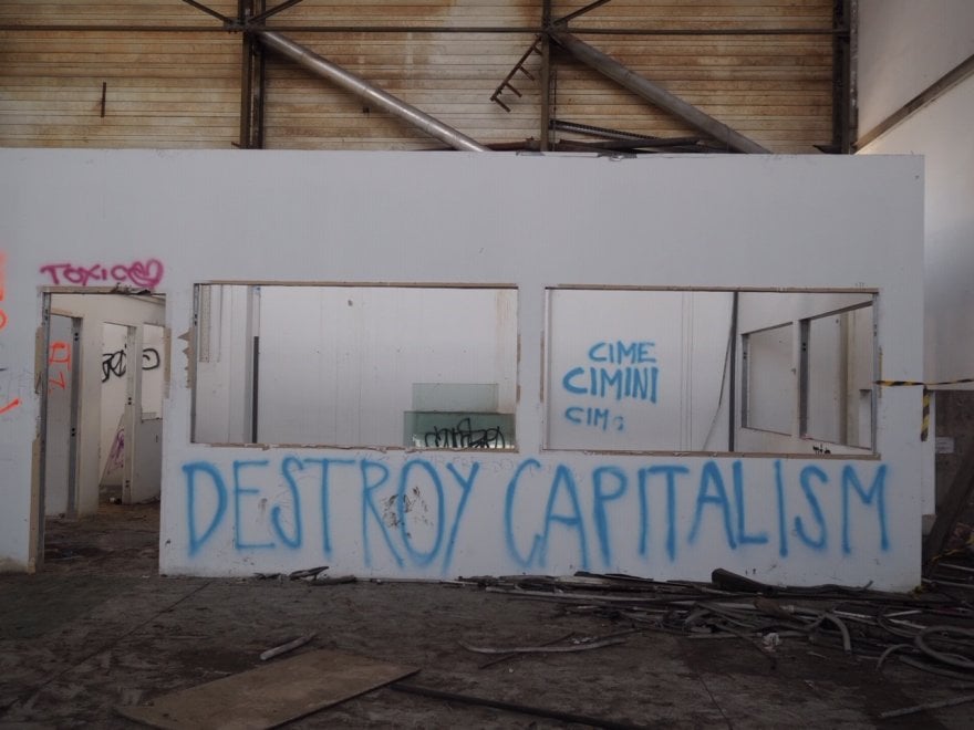 Capannone Rave Livorno, nel capannone industriale dopo il rave: cosa resta - la Repubblica