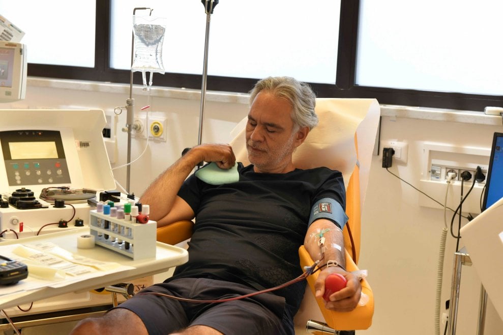 Pisa, Andrea Bocelli dona il plasma: "Io, positivo al Covid" - la Repubblica