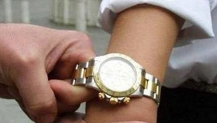 Forte dei Marmi: strappa il Rolex a donna in auto, arrestato 40enne  rapinatore - la Repubblica