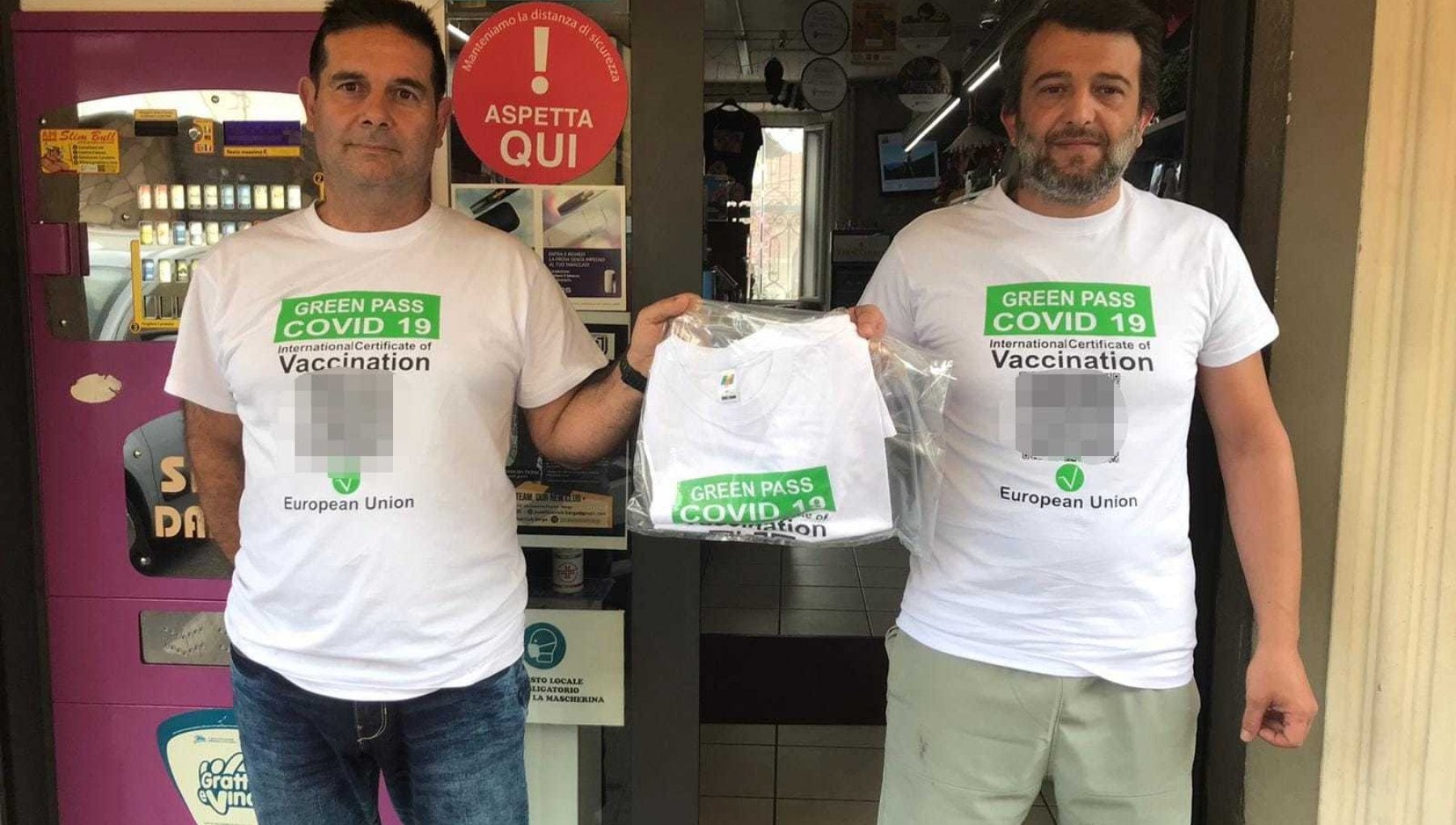 Il Green Pass stampato sulle t-shirt, la novità in Lucchesia - la Repubblica