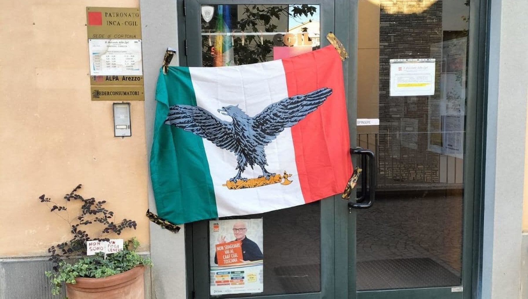 Bandiera Tedesca Con Sonaglio – Colori Nero/Rosso/Oro Per Tifo E Festività