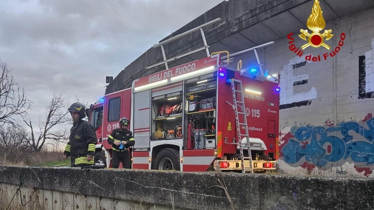 Livorno, precipita dopo un volo di dieci metri e muore nel fiume - la ...
