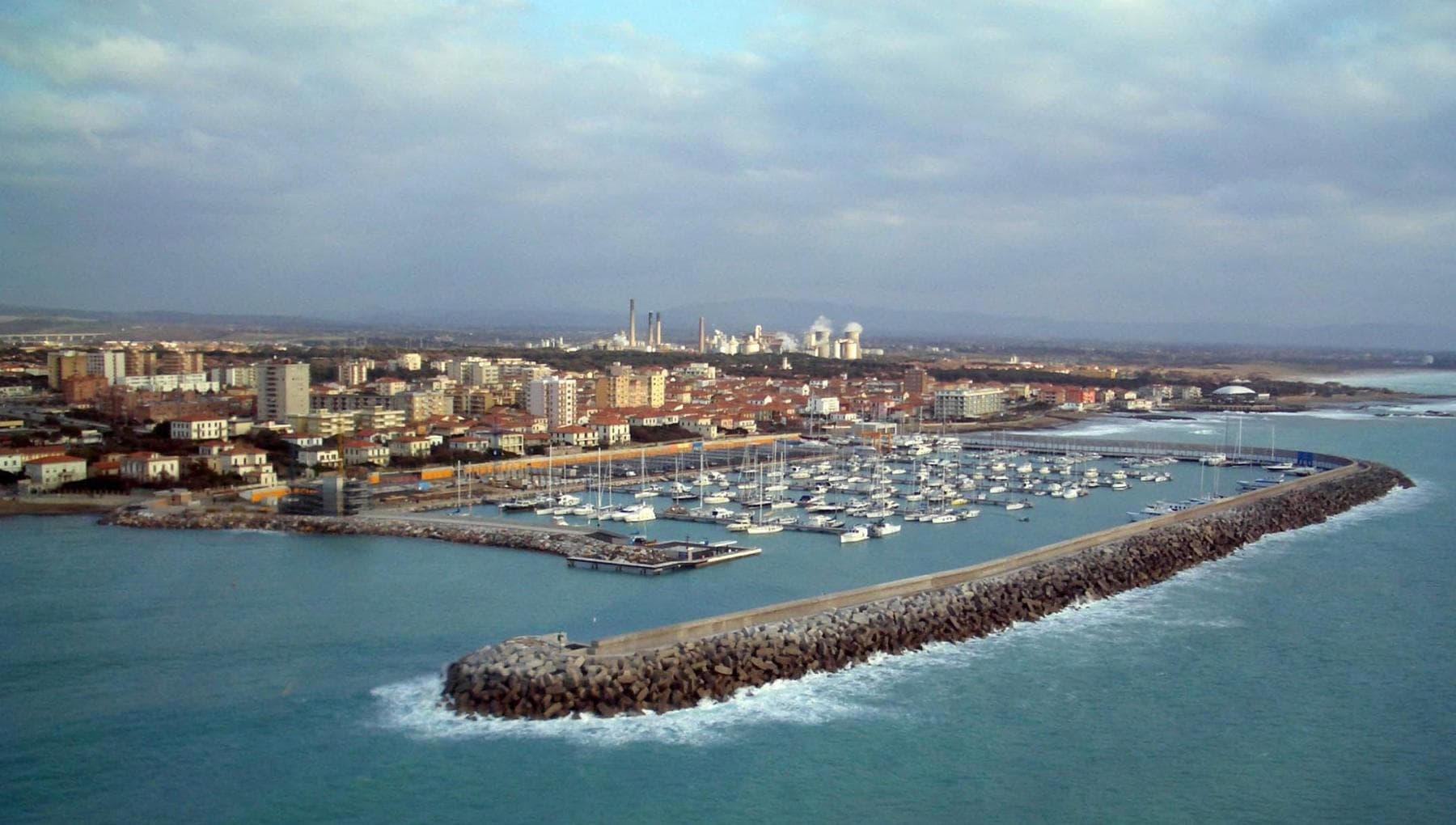 Sontro tra due barche nel porto di Livorno, un morto