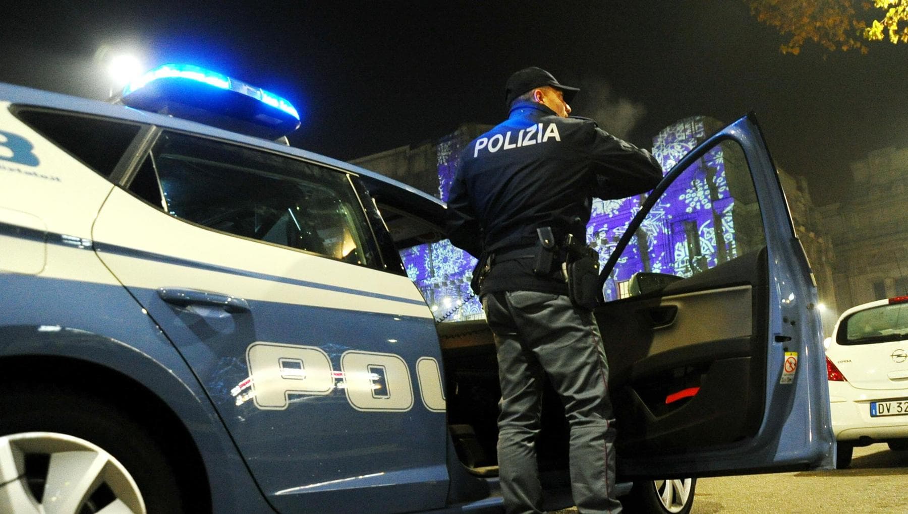 Omicidio nella notte nell’Aretino: uomo di 30 anni ucciso a colpi d’arma da fuoco dopo una lite