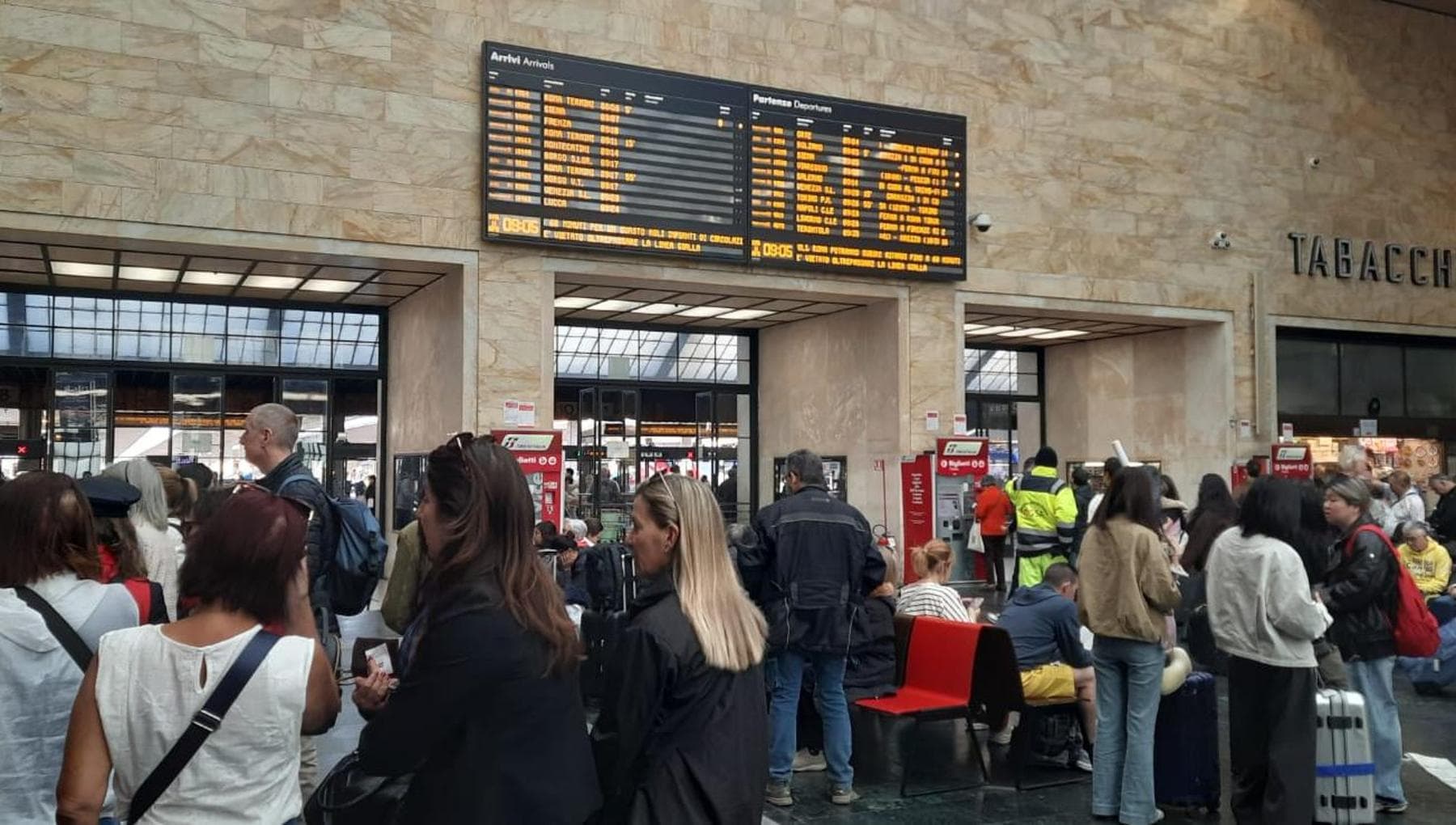 Treni, stop programmato con imprevisto sulla Roma-Firenze, ritardi fino a 70 minuti