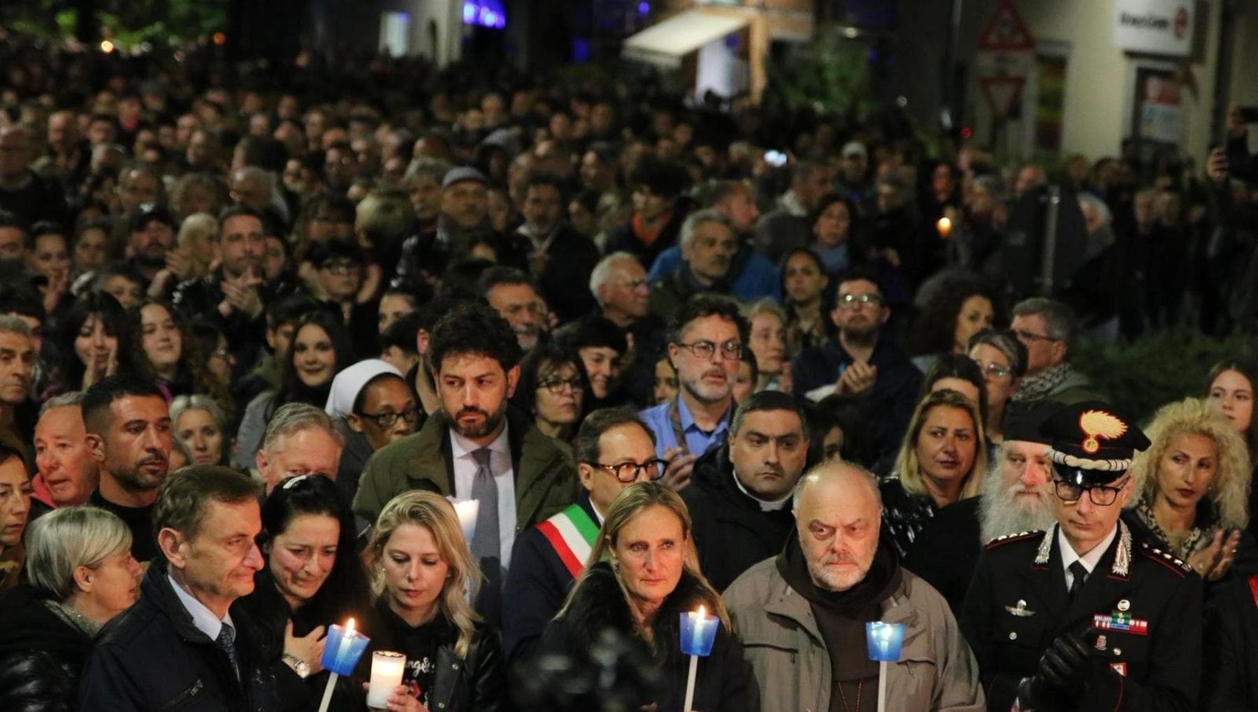 Massa, ucciso in piazza: la marcia dei 10 mila, “Giustizia per Giacomo”