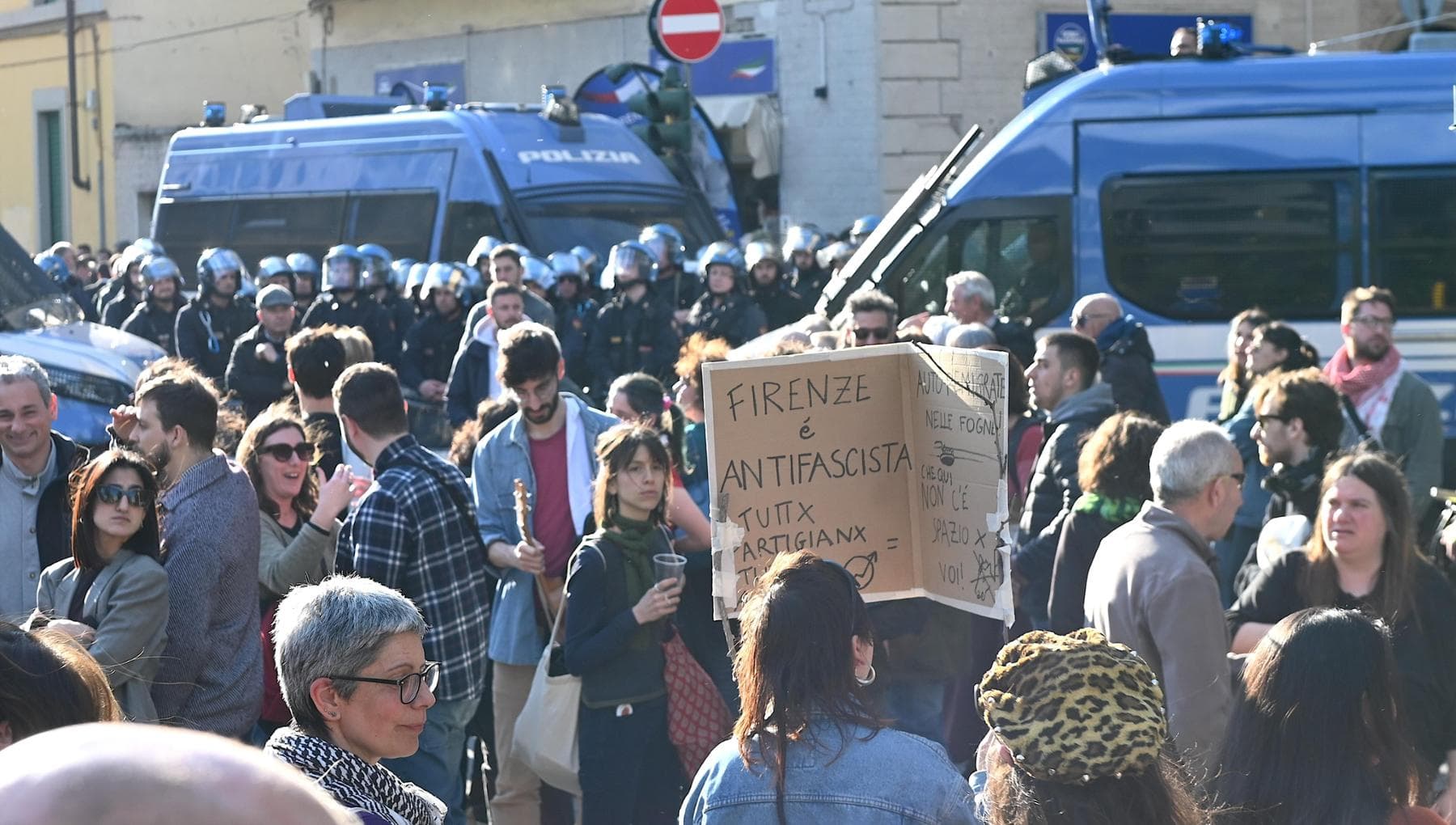 Multe da migliaia di euro ai contestatori di Vannacci: “Assurdo, è un segnale molto preoccupante”