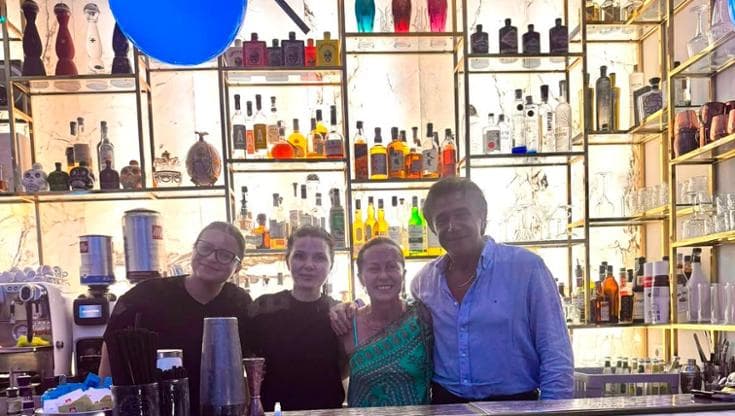 Copertina: Relax a Porto Ercole per la premier Giorgia Meloni, passeggiata sul lungomare e poi l’aperitivo