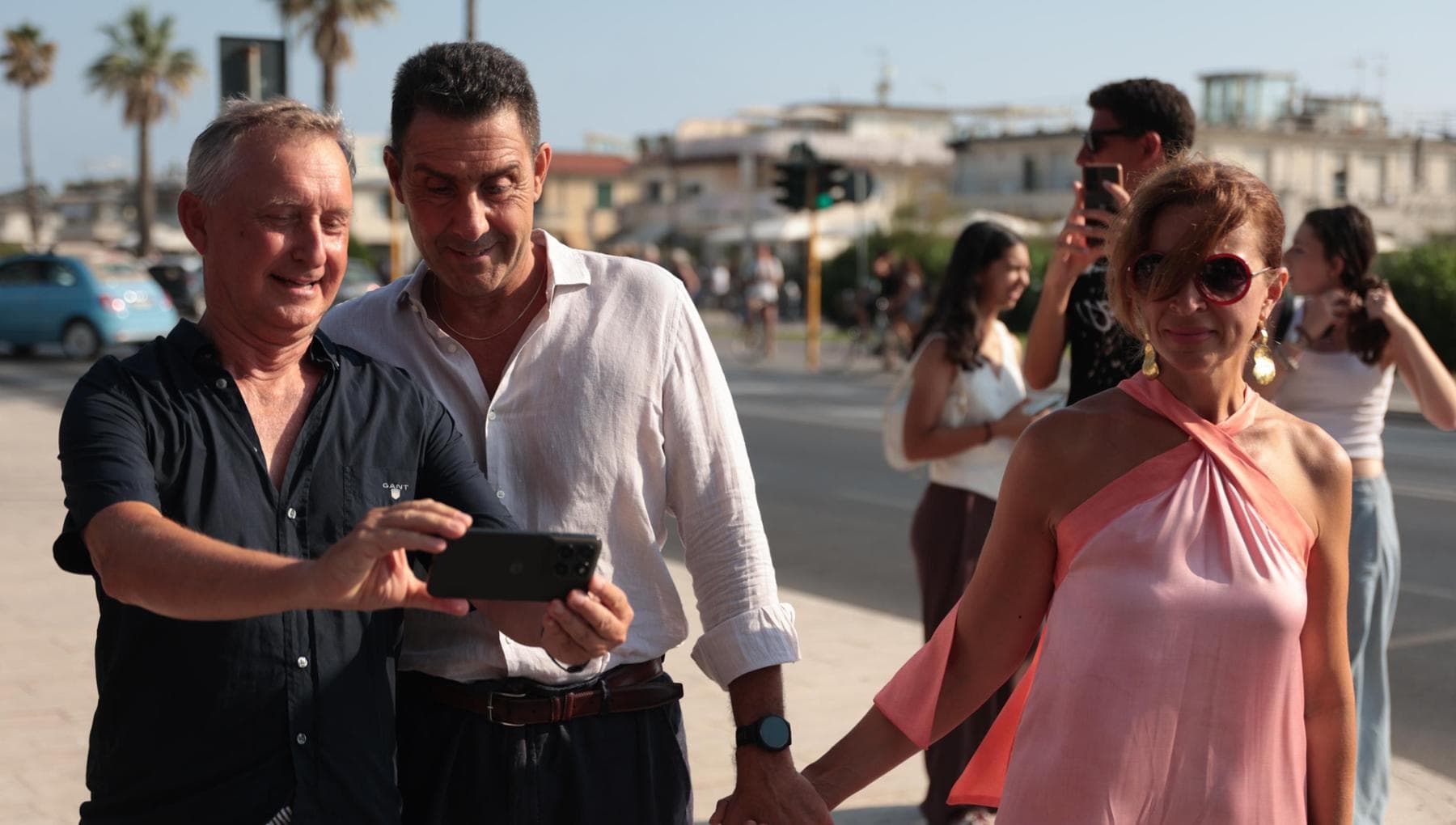 Vannacci tra slogan e magliette: "Se mi entri in casa rinunci alla vita"