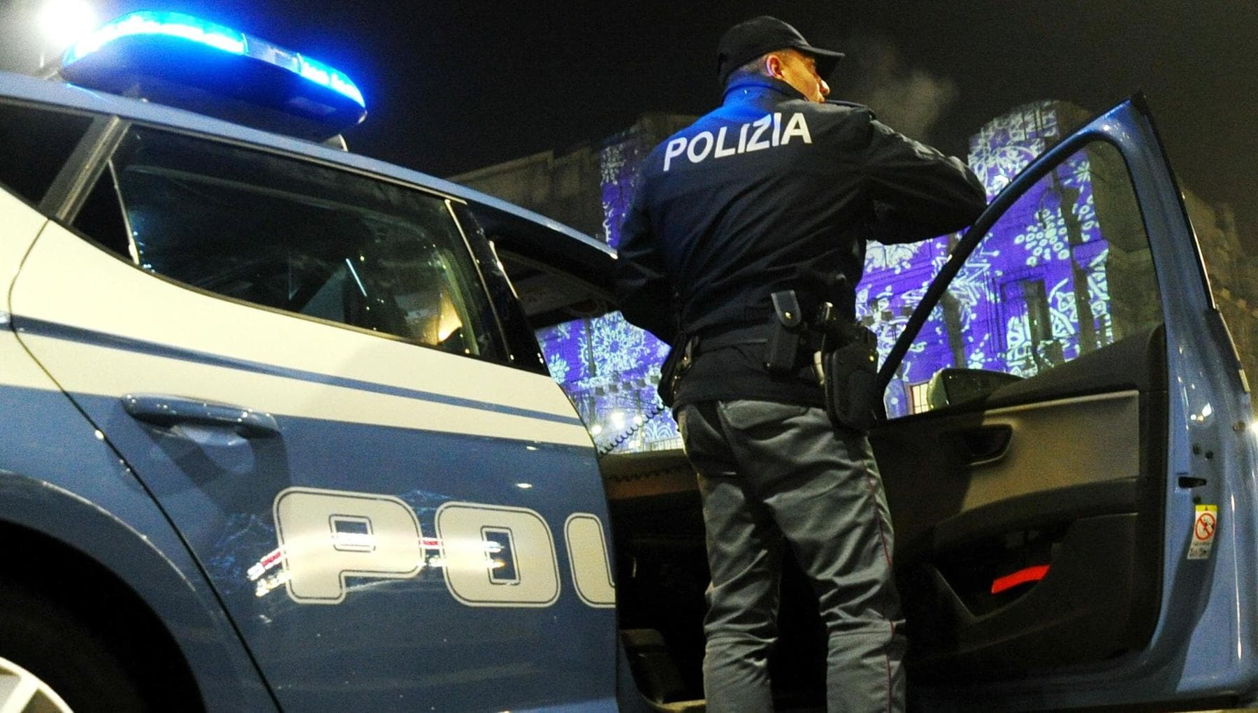 Notte di terrore in Versilia: sequestra una coppia per ore in casa e abusa della donna. Arrestato