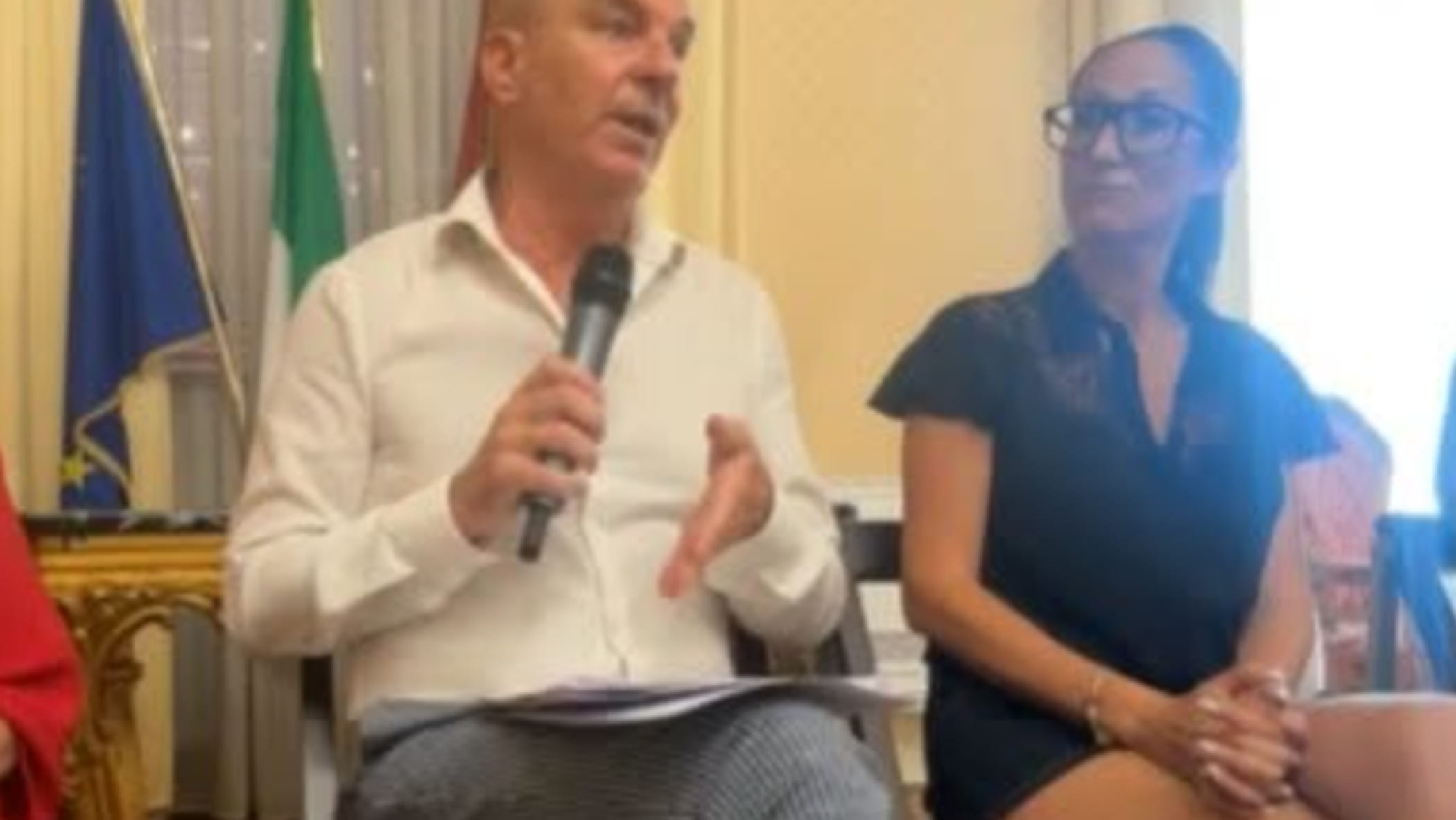 La vicesindaca di Livorno e gli shorts della discordia: “Giudicata per i vestiti, una barbarie”