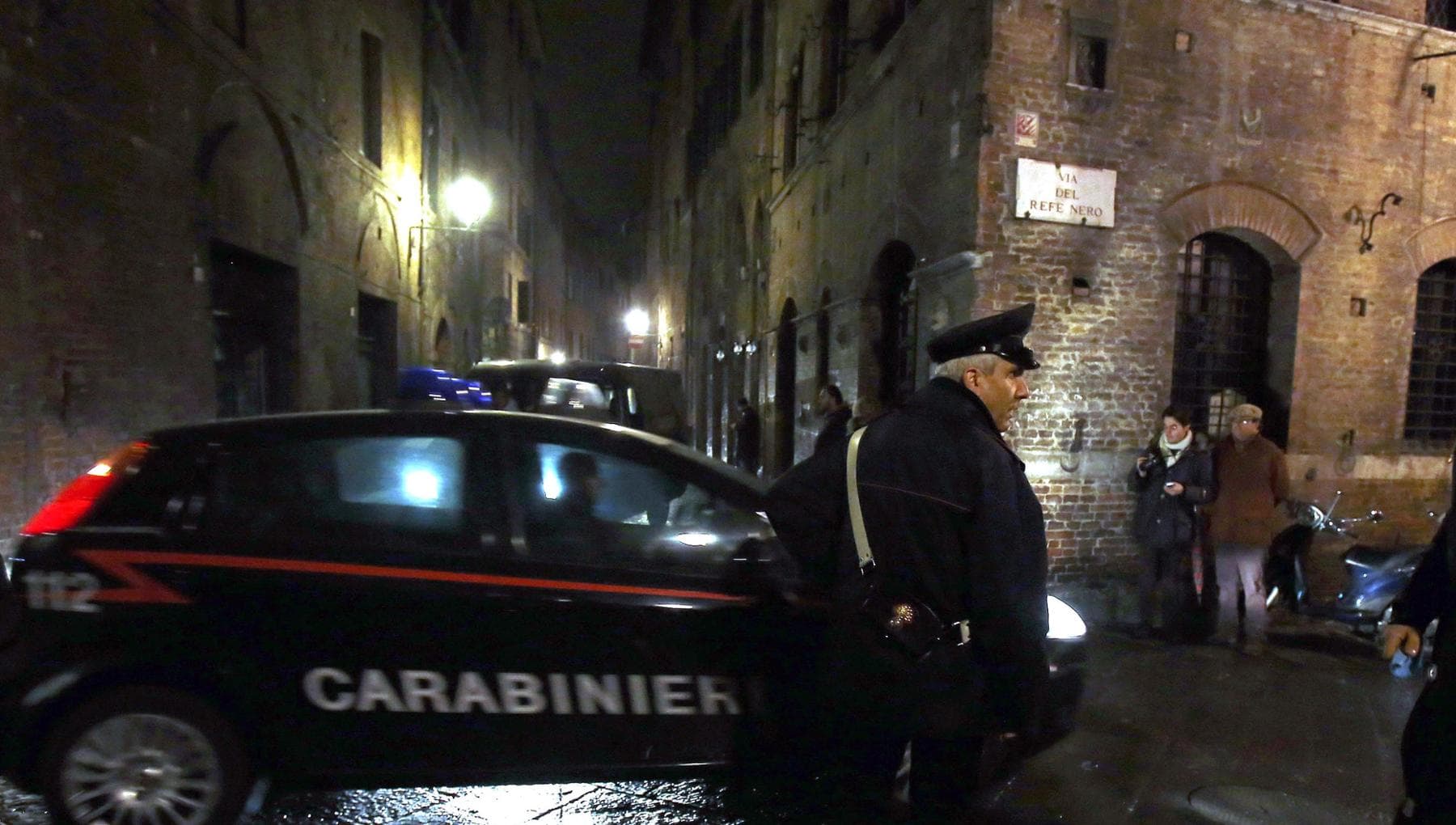 david rossi i ris c8217erano due persone nel vicolo la notte della sua morte da Firenze.repubblica.it david rossi i ris c8217erano due persone nel vicolo la notte della sua morte