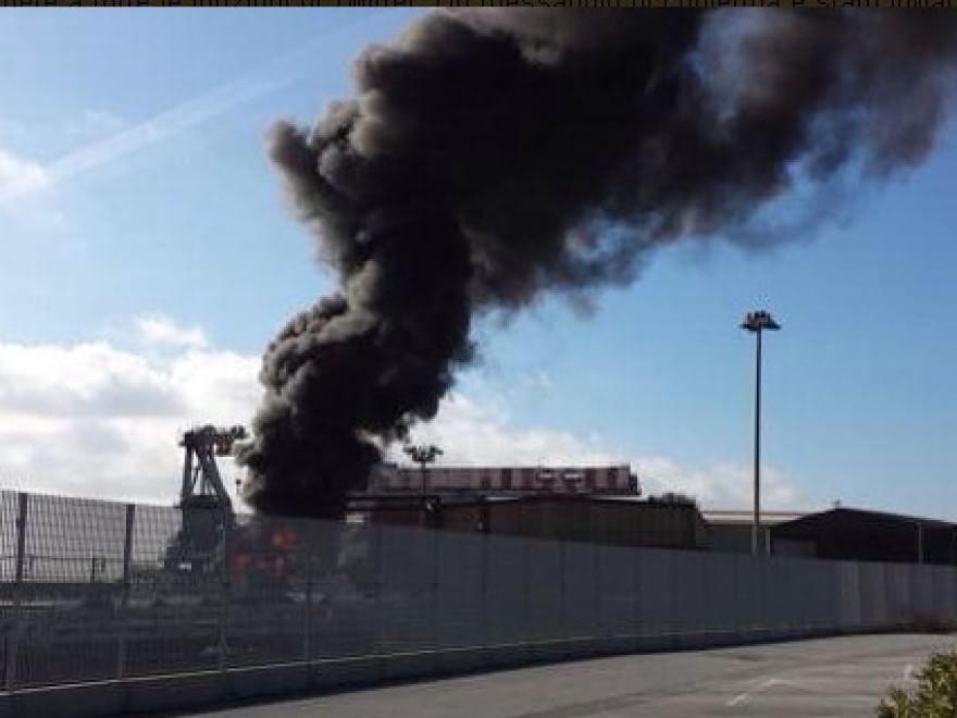 Incendio in porto la Repubblica