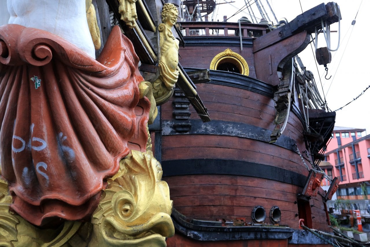 Genova Il Galeone Del Film Pirati Perde I Pezzi La Repubblica