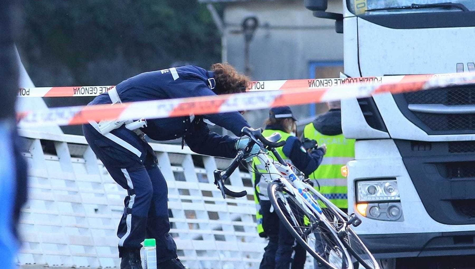 Genova Bolzaneto, muore ciclista investito da un tir - la Repubblica