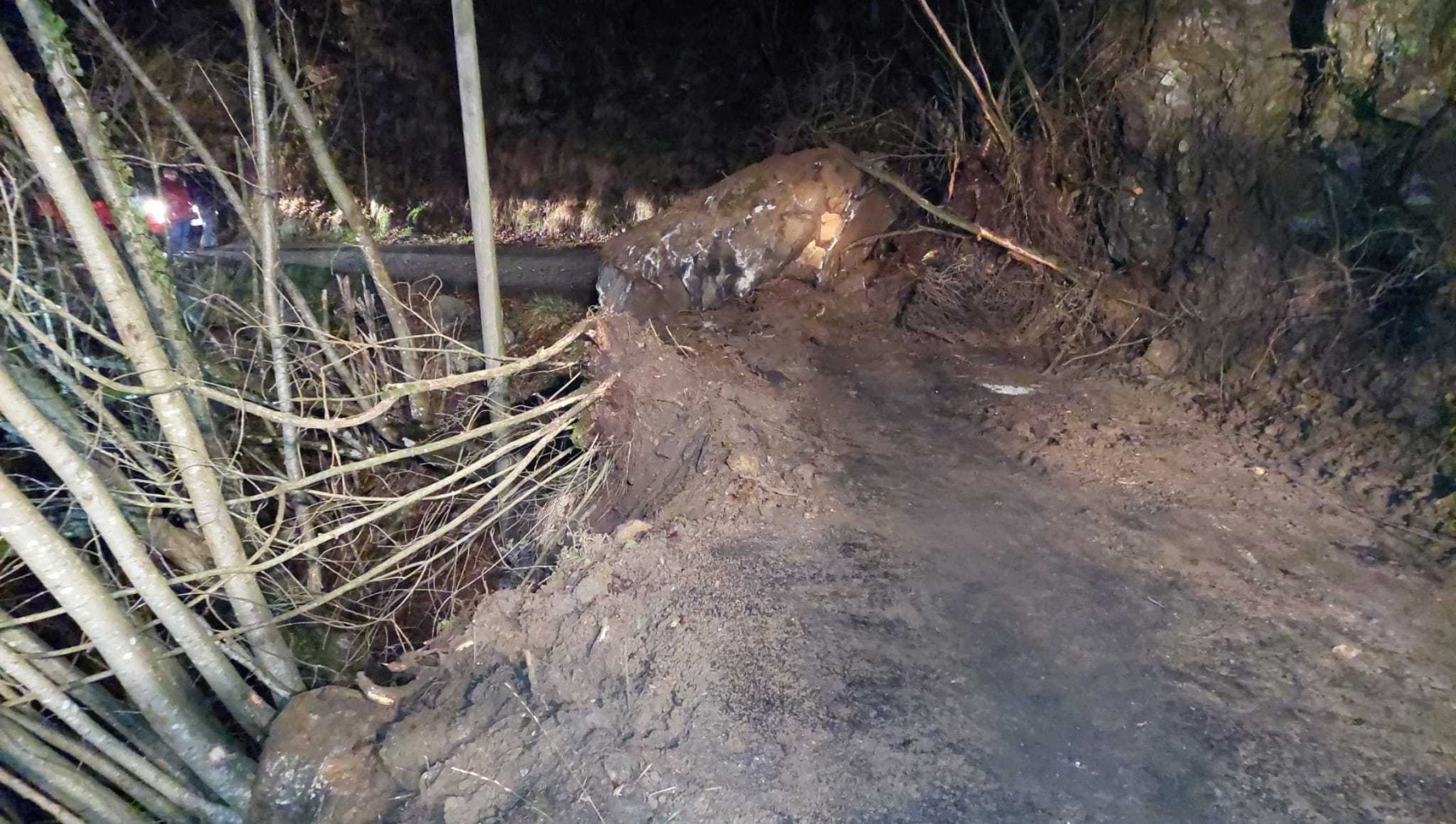 frana-a-torriglia-sei-persone-isolate-la-repubblica