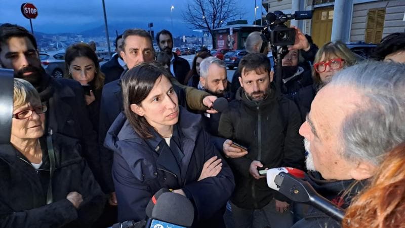 Schlein lancia la campagna in Liguria: “Torniamo a fianco del lavoro ...