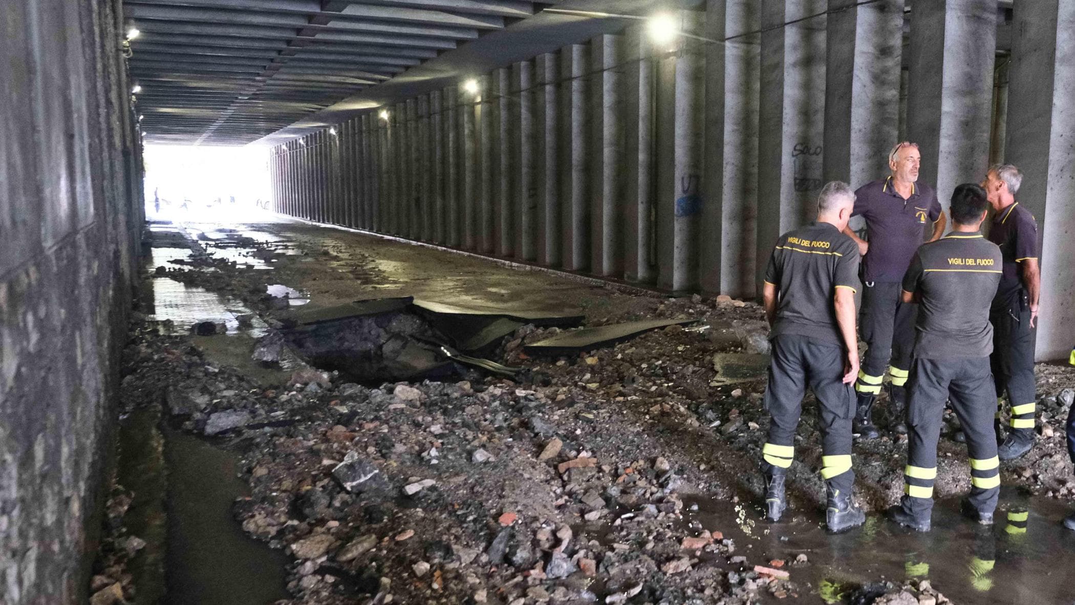 Genova, si rompe un tubo dell’acqua alla Foce, strade allagate e ...