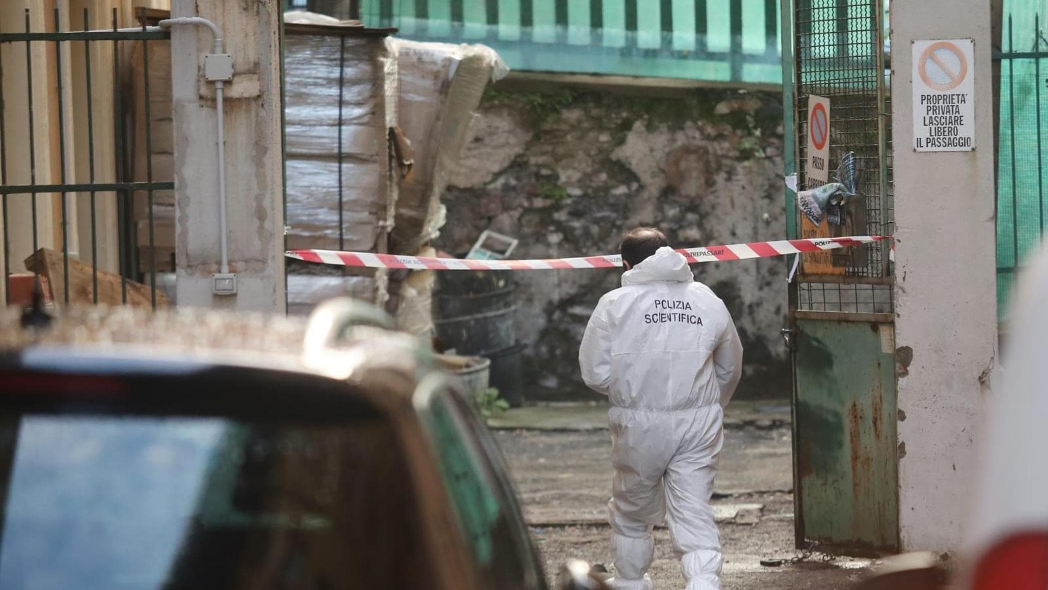 Cenova'da iki kız kardeş dördüncü kattan düşüyor. Biri öldü, diğeri çok ciddi