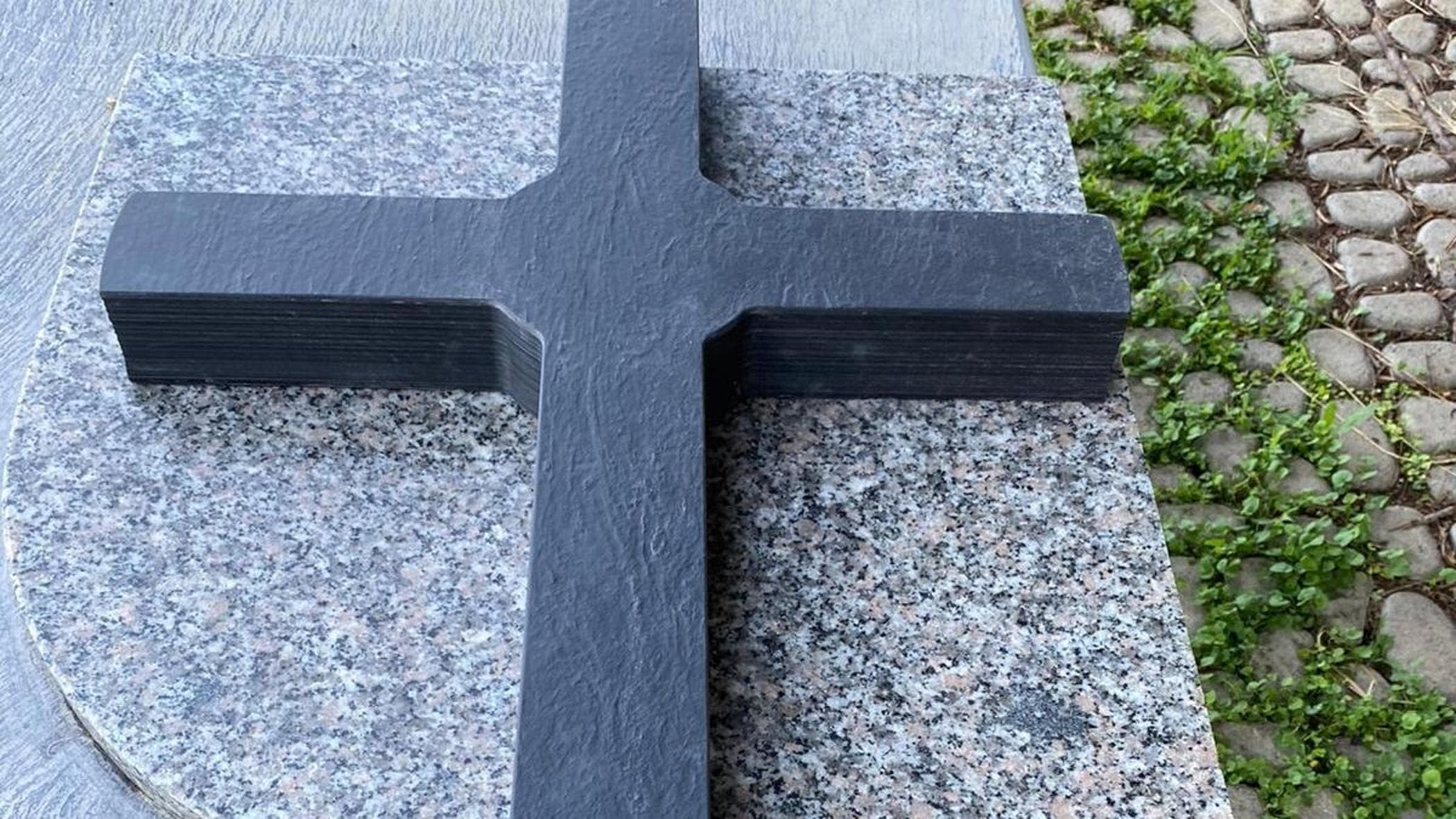 Progetti di lapidi a forma di cuore di angelo custode per cremazione per tombe