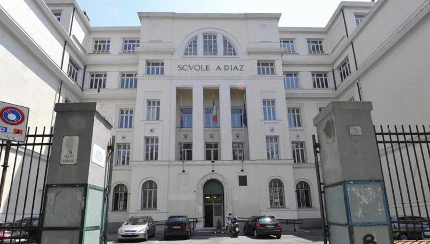 Başlangıç ​​Dersleri, Diaz Okulu Belediye Başkanı Salis, G8 2001 Meksika Kasap Tiyatrosu