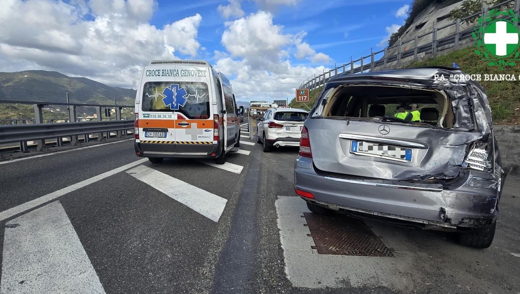 Scontro di tre auto in A7, tre feriti - la Repubblica