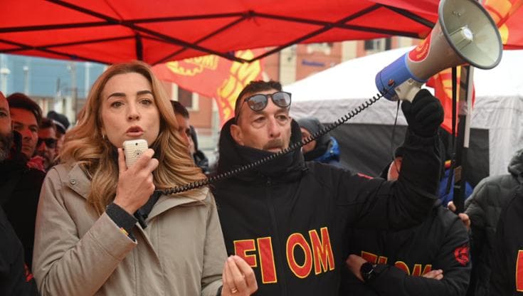 Ex Ilva, torna la protesta: Salis e Bucci tra i lavoratori. “Venerdì incontro con il governo”