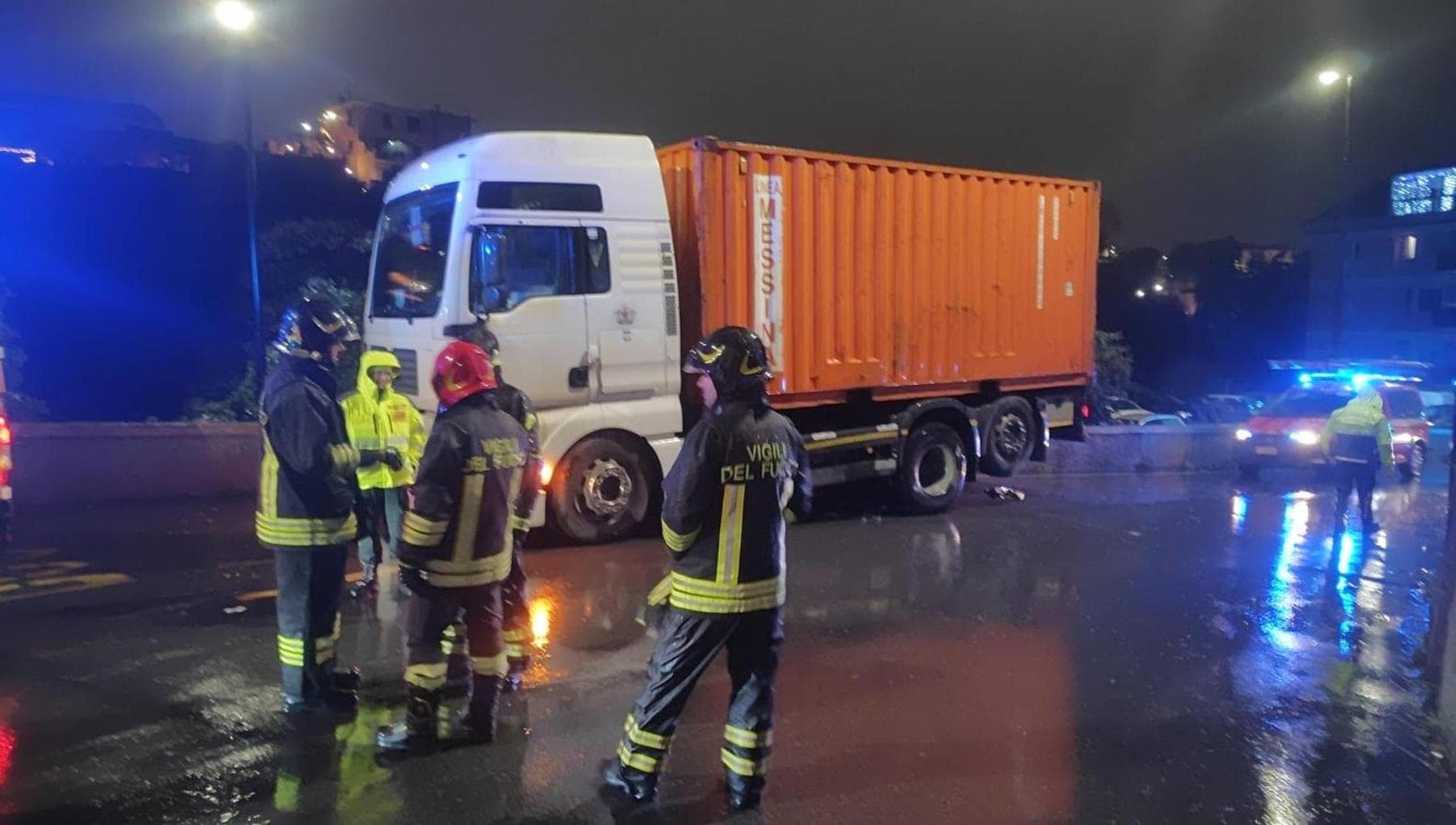 Cenova'da kamyonun çarparak kilometrelerce sürüklediği yaya hayatını kaybetti