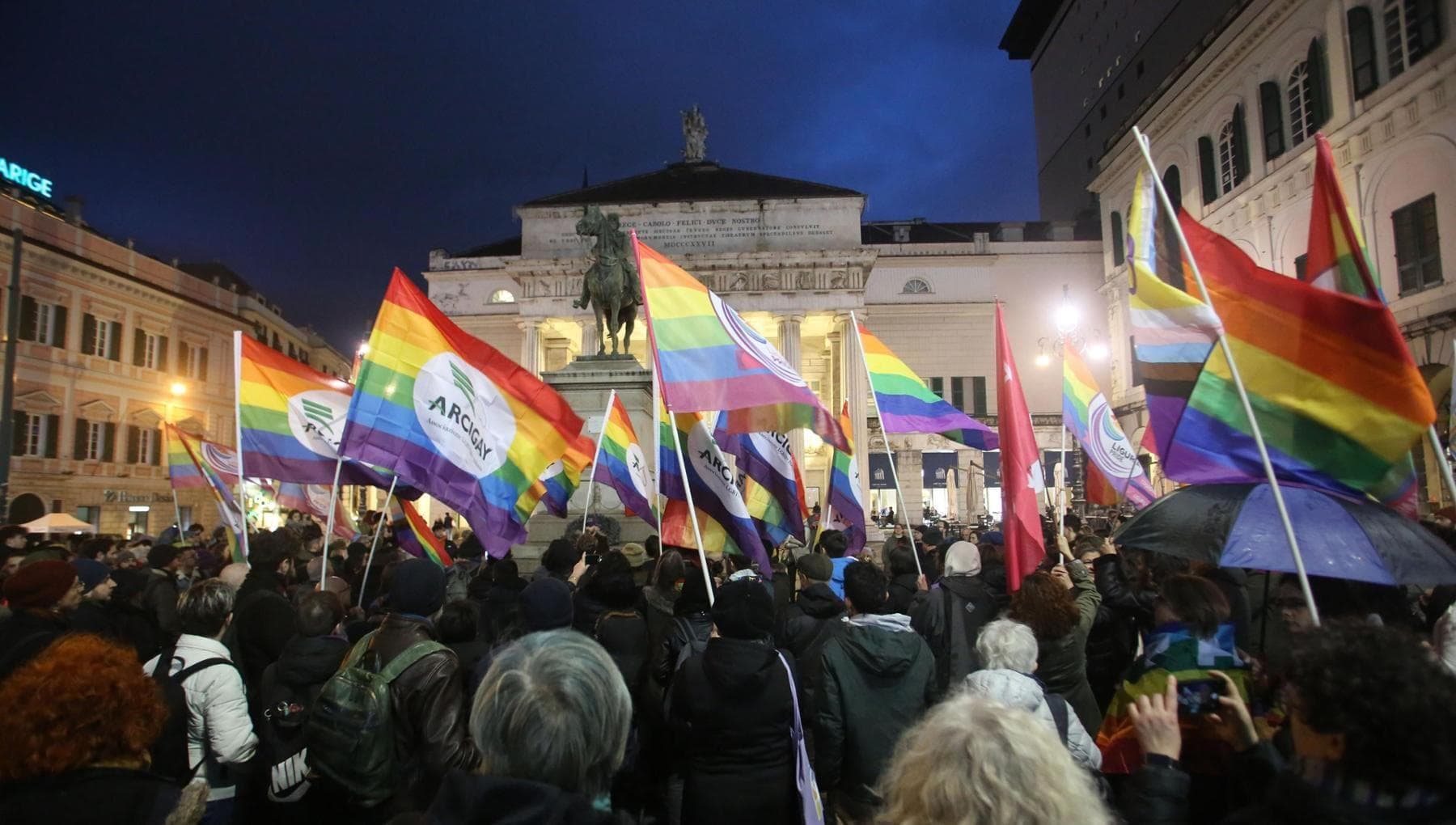 Cenova'da yüzünde yara izi bulunan 19 yaşındaki Arcigay'ın şikayeti: “Homofobik saldırganlık”