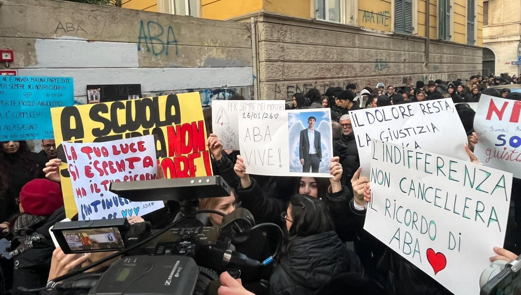 Primo giorno di scuola senza Abanoub, lo sciopero degli studenti: “Non entriamo, i prof complici”