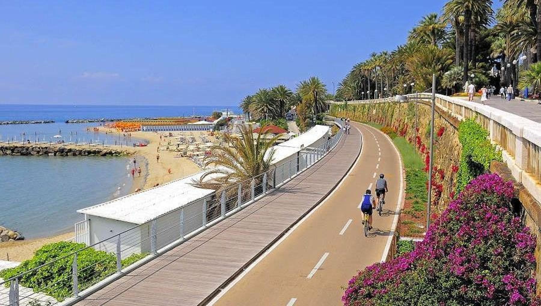 Bisiklet yolunun kapanmaması için Sanremo festivaline karşı bisikletler sergilendi