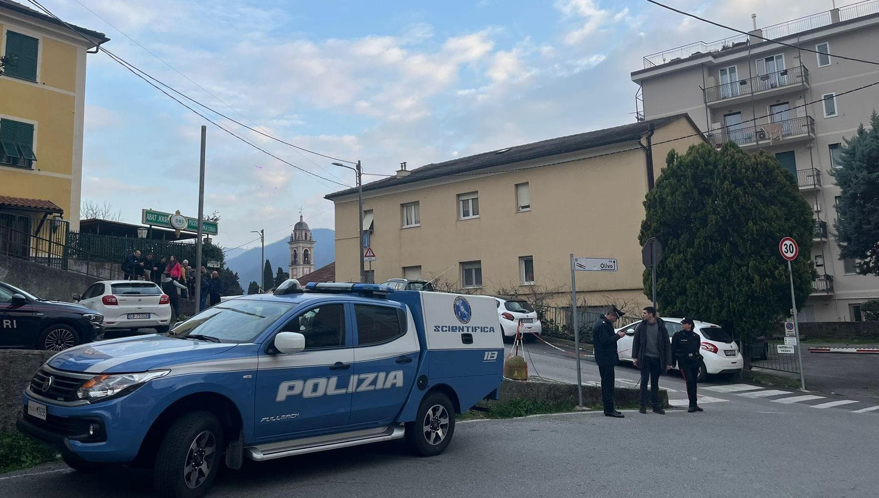 Donna uccisa a coltellate nel suo appartamento a Genova. Fermato il minore dei due suoi figli