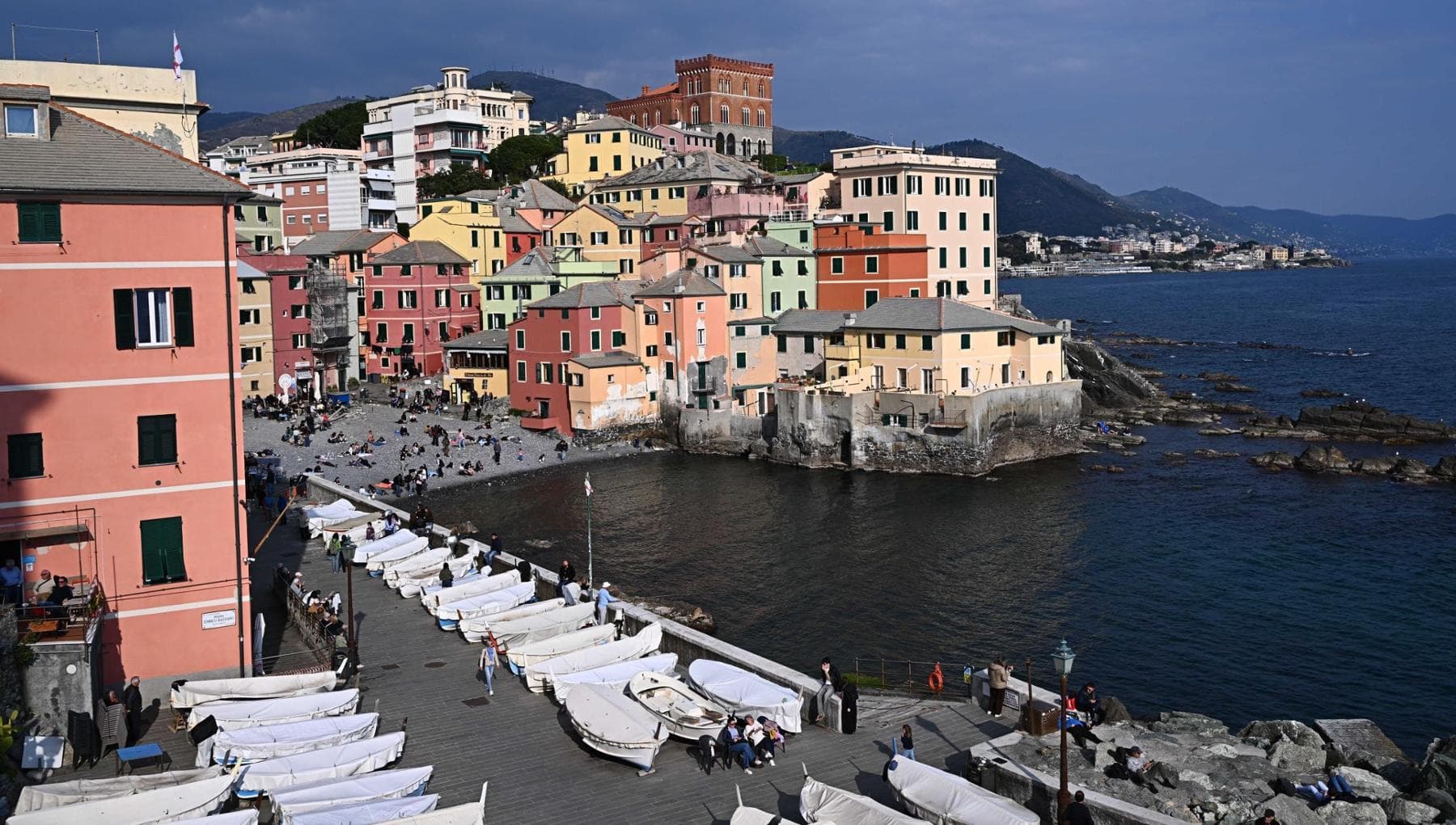 Le ceneri di Paoli saranno sparse in mare a Boccadasse, il borgo della sua gatta