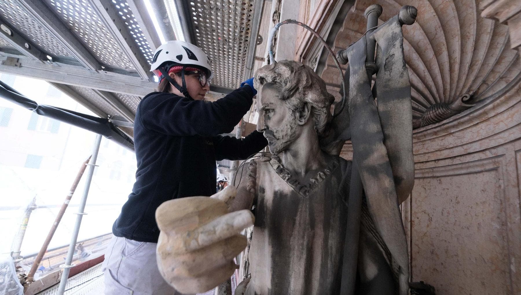 Grazie ai restauri ecco i segreti della facciata della basilica di via ...