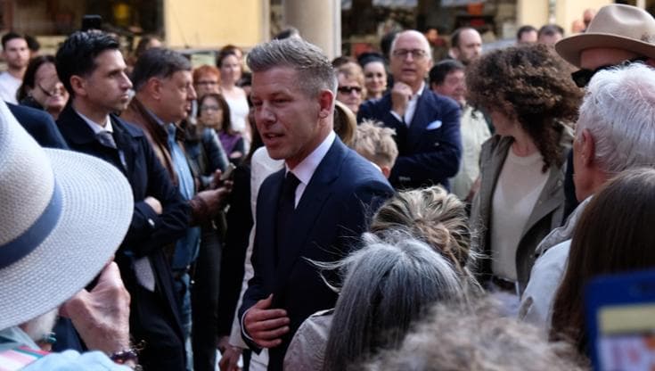 Anteprima: La primavera di Magyar è sul red carpet: “Tornati in Europa, Falcone e Borsellino nostri…