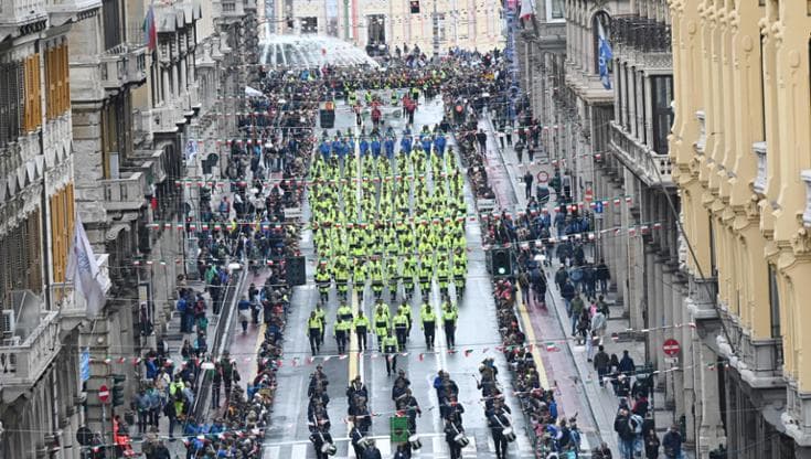 Anteprima: Alpini, a Genova la grande parata: sfilano anche la sindaca Salis e il viceministro Rixi