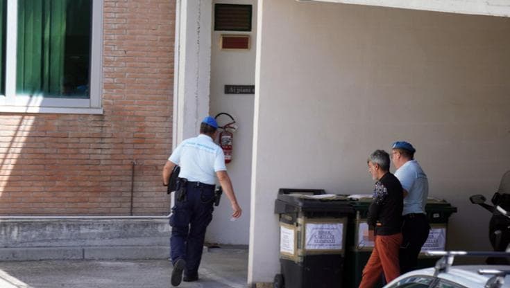 Anteprima: Bimba morta a Bordighera, Iannuzzi trasferito a Ivrea. A Genova insultato dagli altri det…