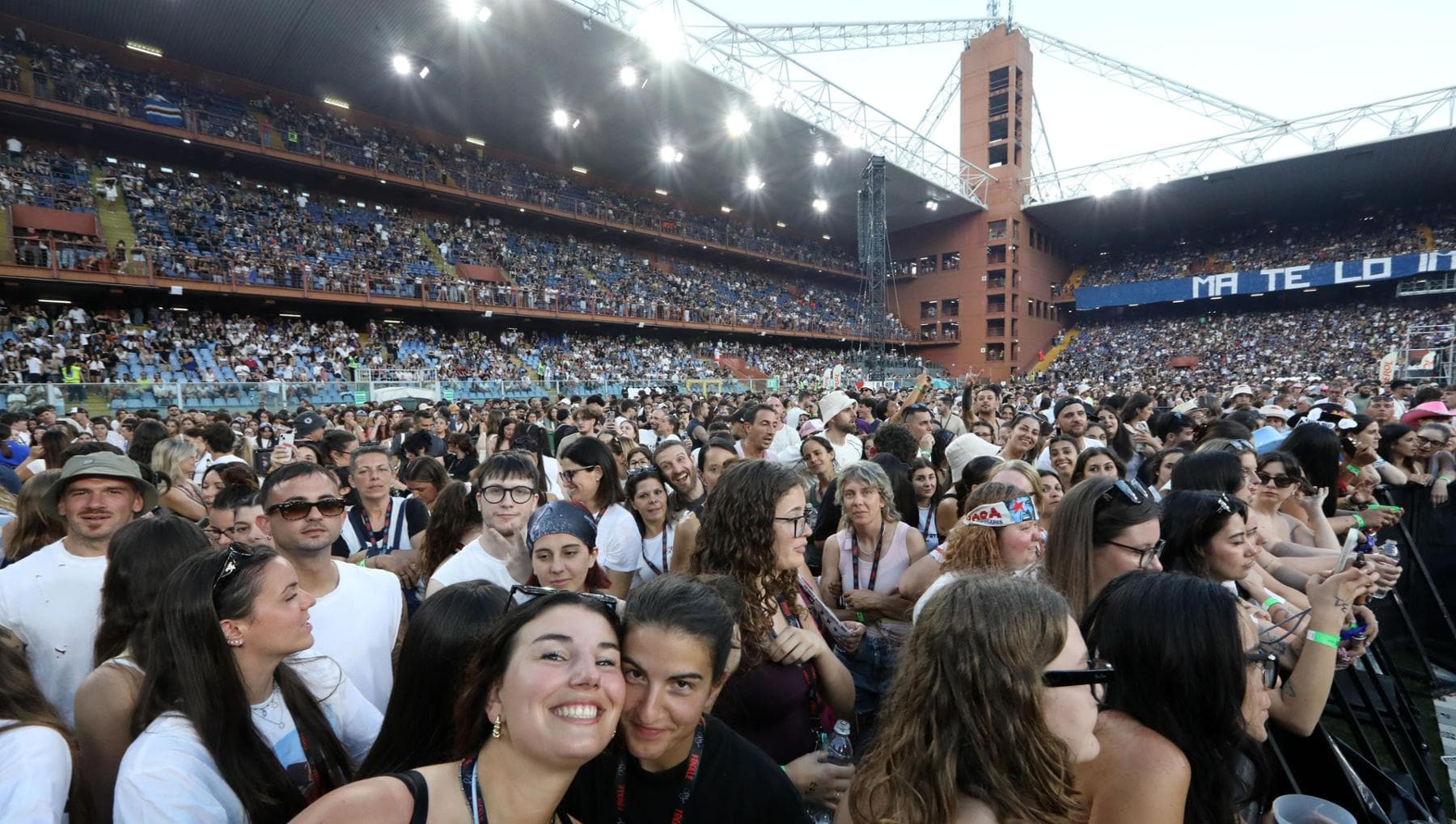 I 30mila di Olly, il racconto per immagini del concerto di Marassi